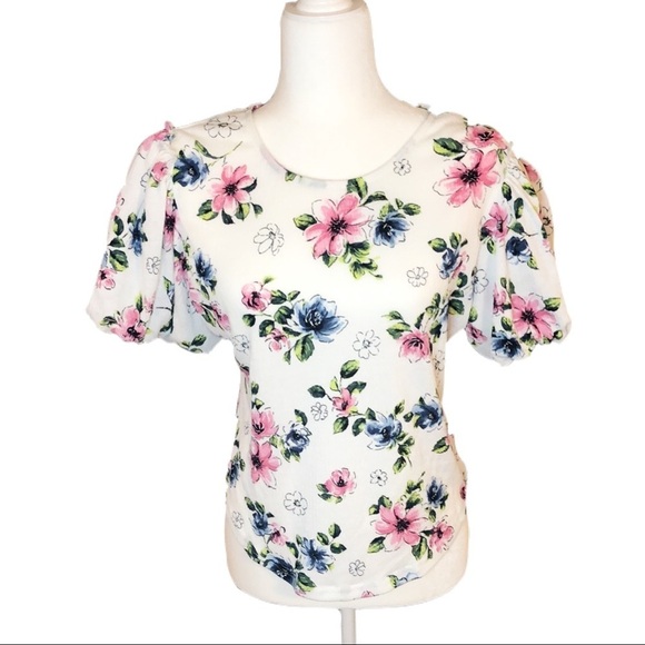 🎉SALE🎉 NWT Floral puffed sleeve top - Picture 3 of 3